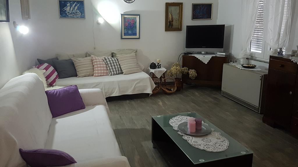 Holiday House Altea Banjole Buitenkant foto
